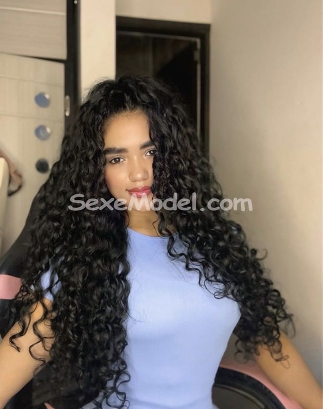 Aslhey escort Paris