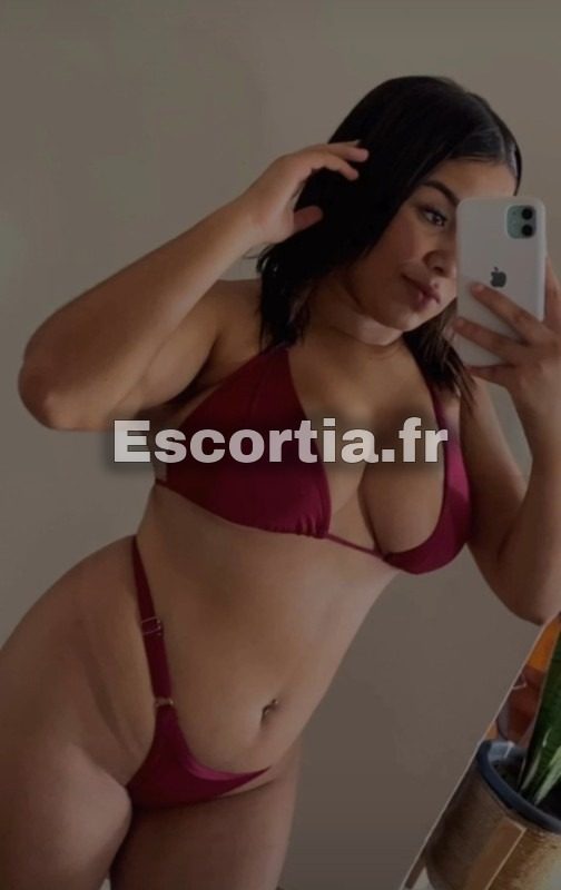 Maria escort Pontault-Combault