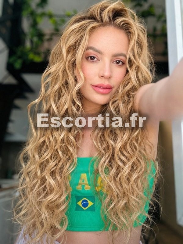 Jade Blonde escort Nîmes