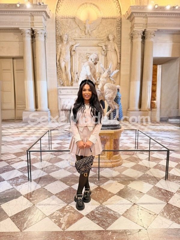 Giulia Petite photo 3