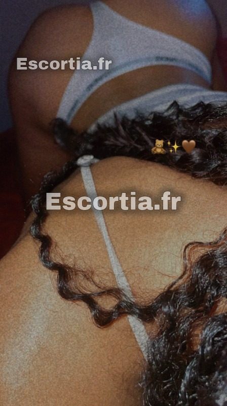 Kayna.recois escort Tours