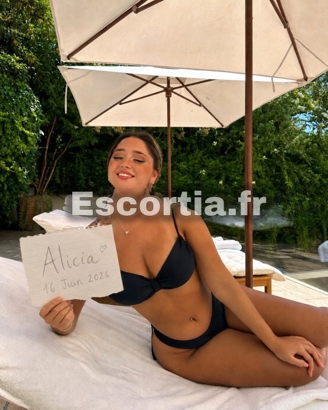 Alicialova deplace show escort Chartres
