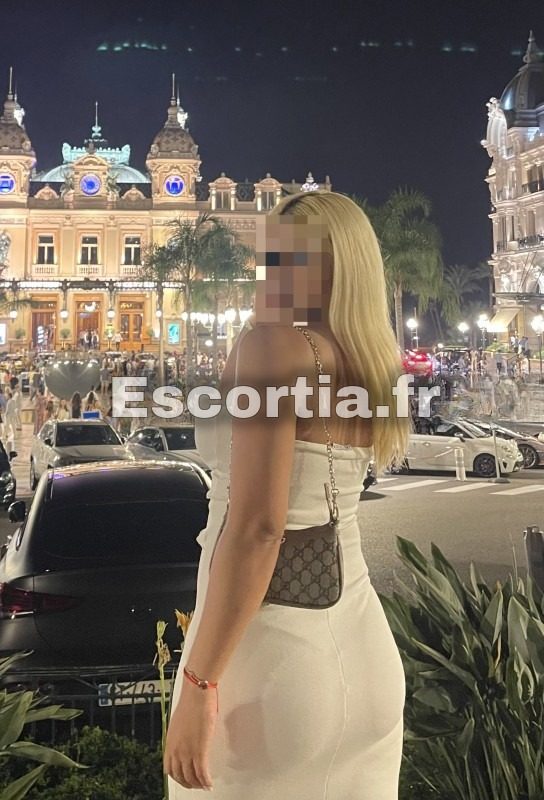 Clara massage naturiste escort Paris
