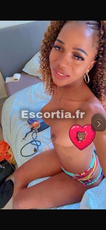 Konefatou escort Paris