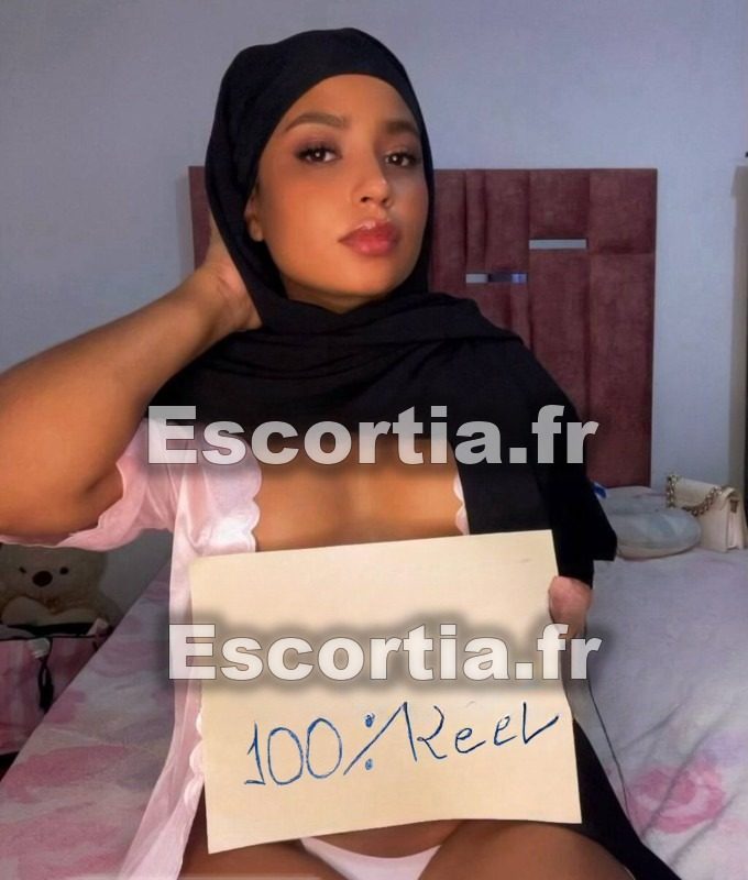 Brune bella escort Saint-Étienne
