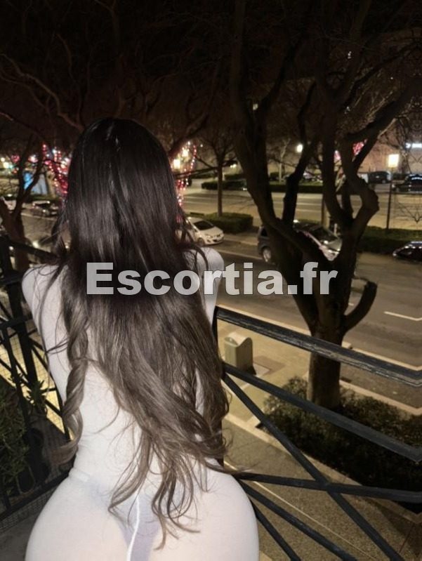 PORN GOAT escort Nîmes