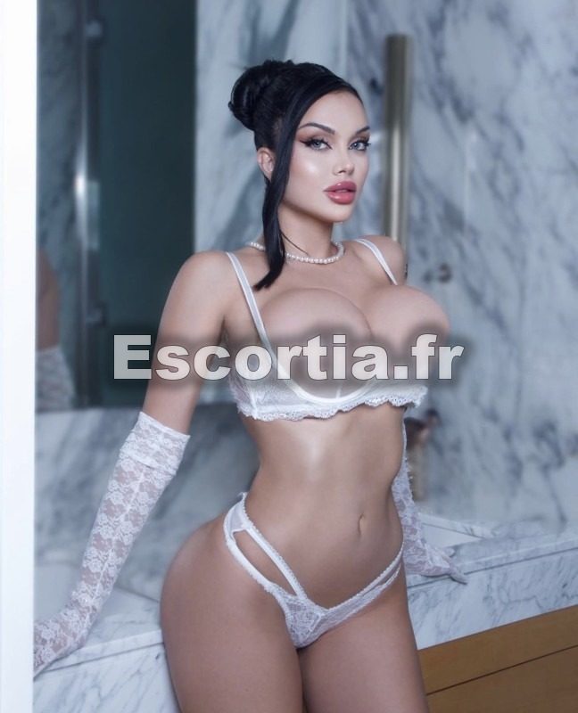 Maria escort Grenoble