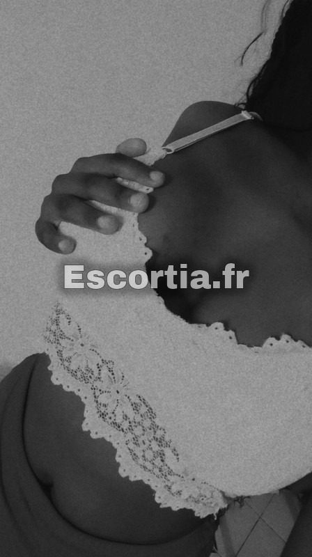 Latina delixoux photo 2
