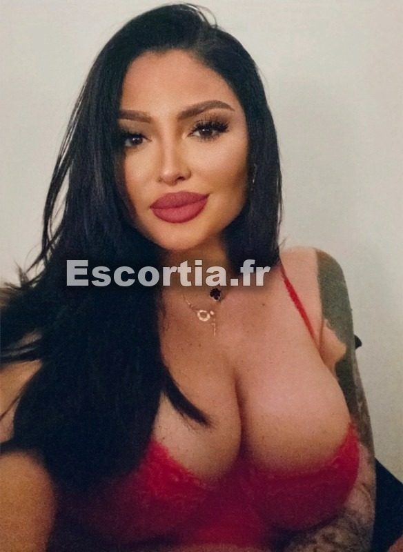 Alicexxx escort Paris