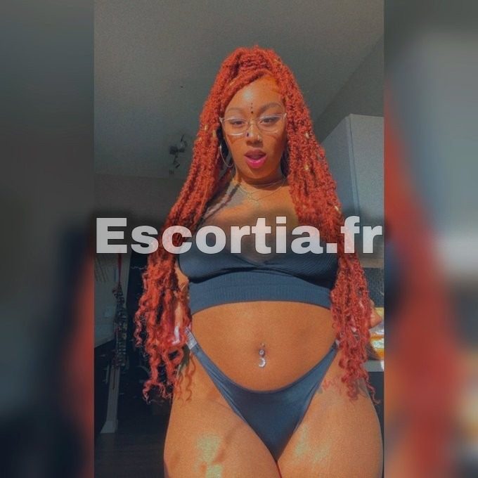 Aude escort Paris