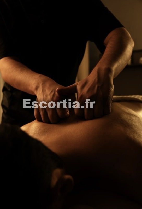MASSAGE PROSTATE AVEC NURU escort Fréjus