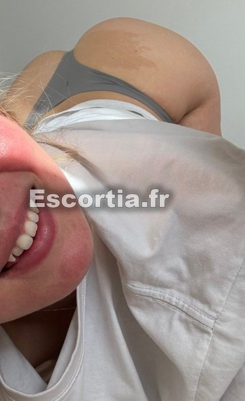 Elena deplacement showcamhot photo 2