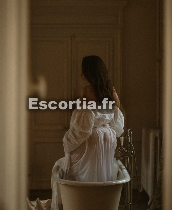 divine.lou escort Moutiers