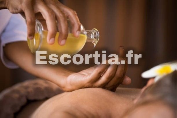 KARLA escort Nantes