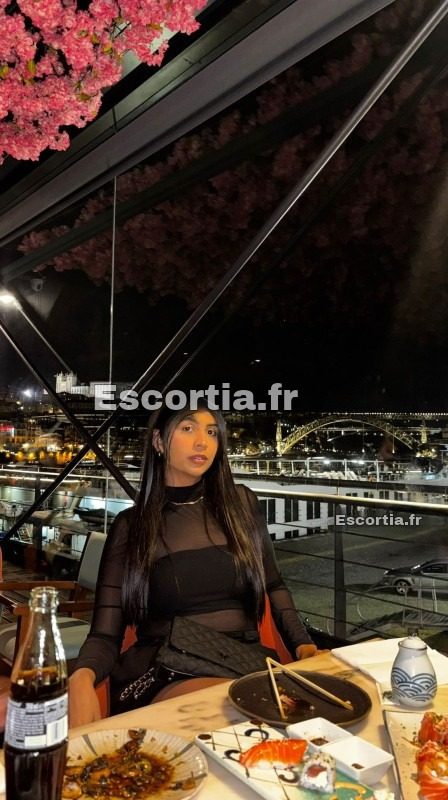 Larissa Martins photo 2
