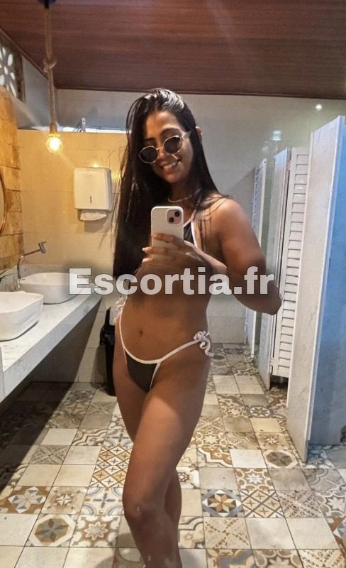 Larissa Martins photo 4