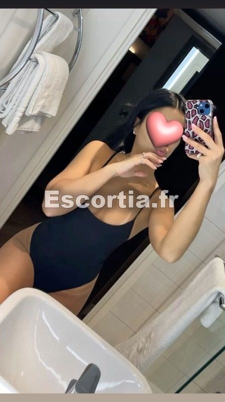 Shera recois escort Orléans