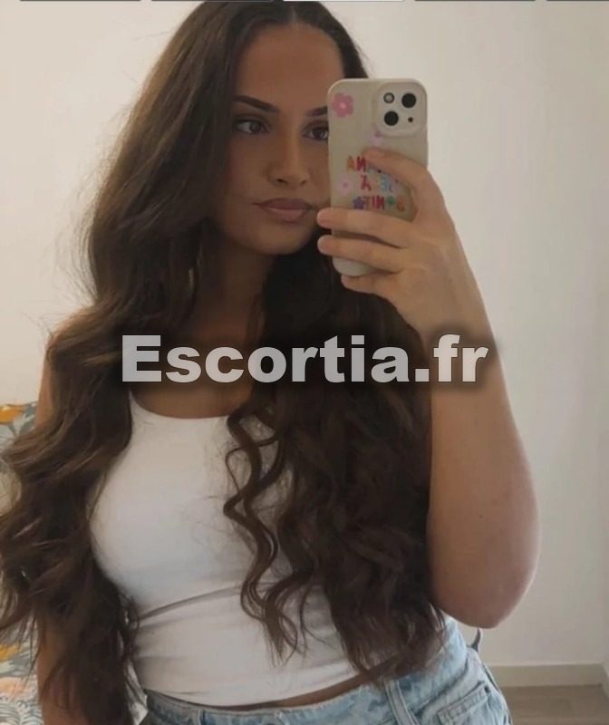 Teni Estelle escort Dax