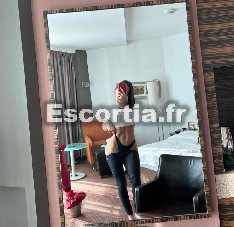 Lynda Alvaro escort Le Creusot