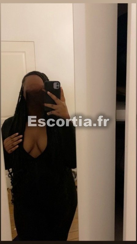 Maya2.2 escort Amiens