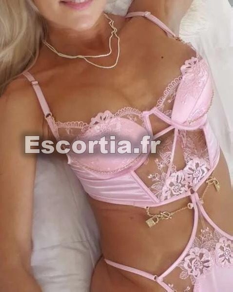 Cara122 escort Sète