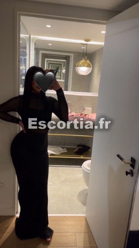 Sarah vip escort Roissy-en-france