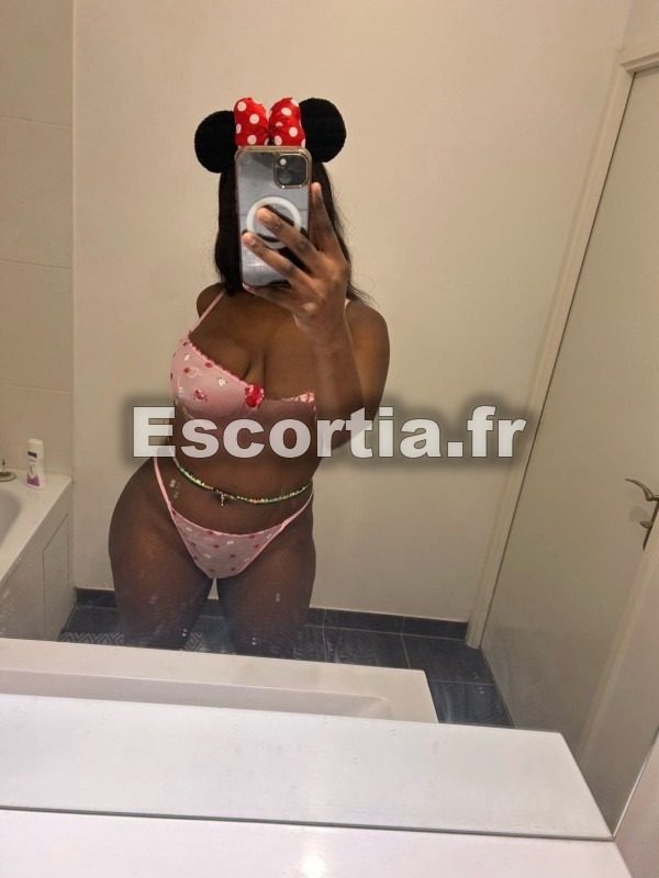 Stawberry haiti en deplacement escort Saint-Denis