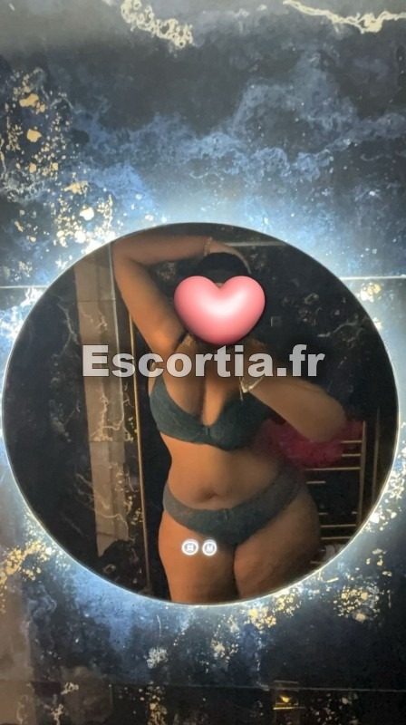Naya depla escort Poissy