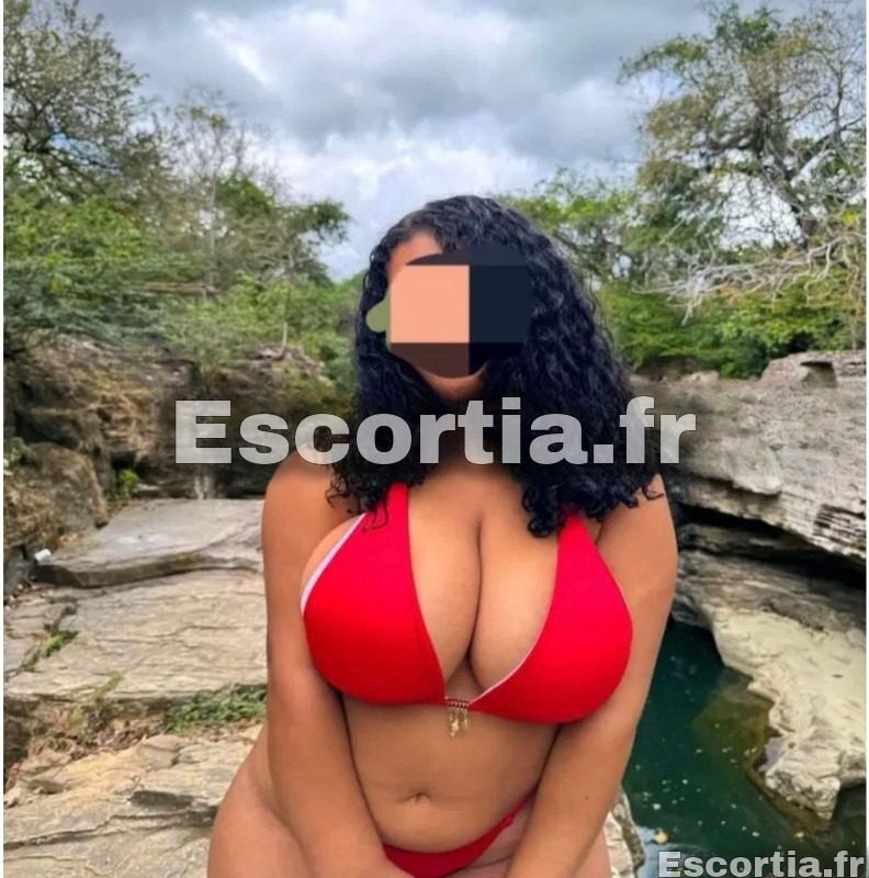 Belle douce brunne escort Manosque