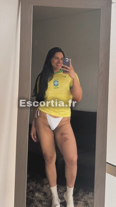 imollaa photo 3