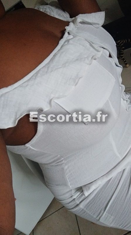 Dalya Masseuse escort Bordeaux