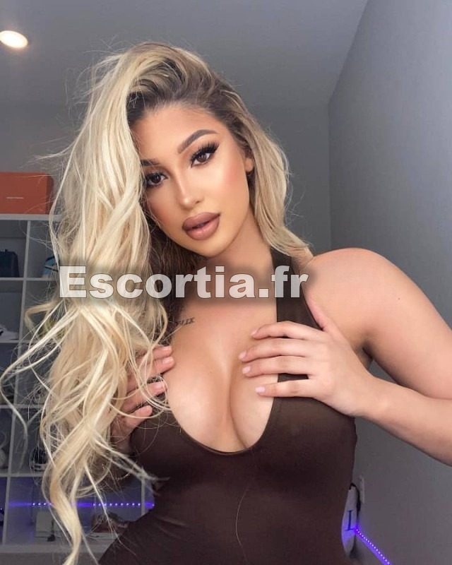 Jeune femme fontaine escort Montpellier