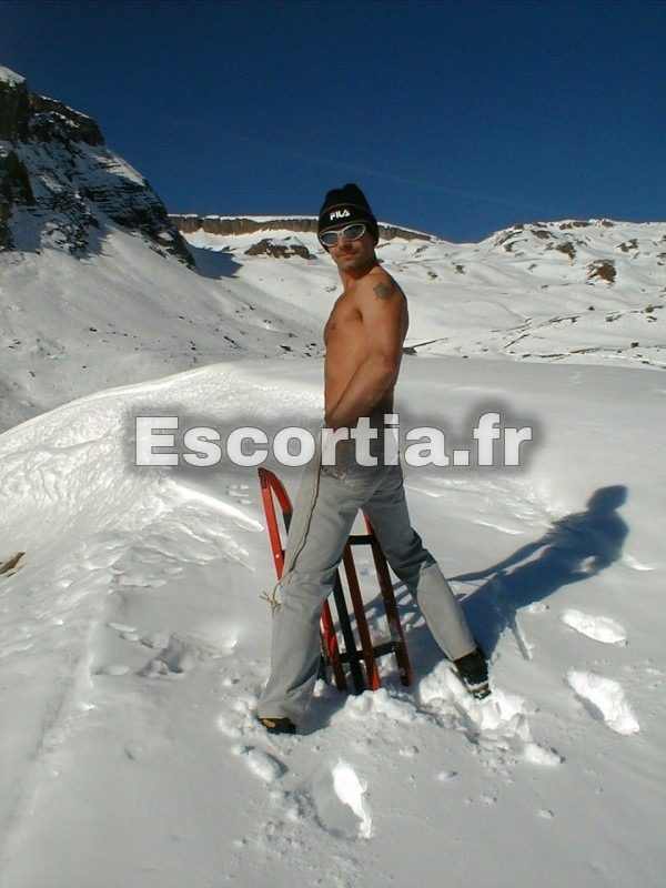Darek escort Paris