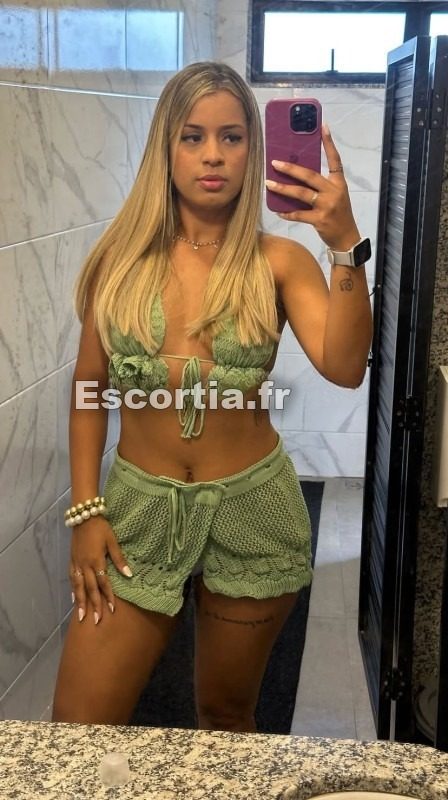 LarissaBrazil10 escort Versailles