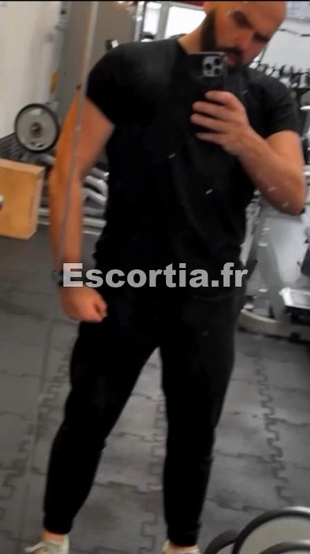 Neelach escort Lyon