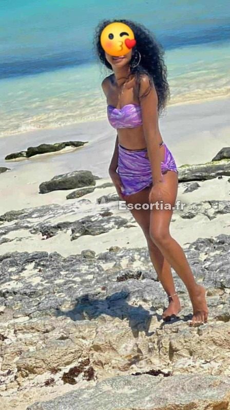 Magalie90 escort Saint-Brieuc