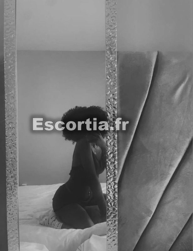 Layanablack7 escort Pontault-Combault