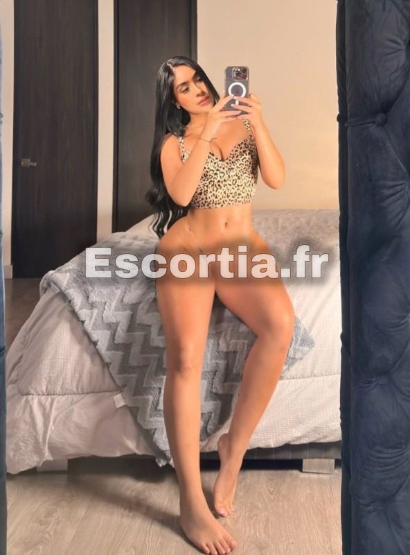 Camila 00 photo 4