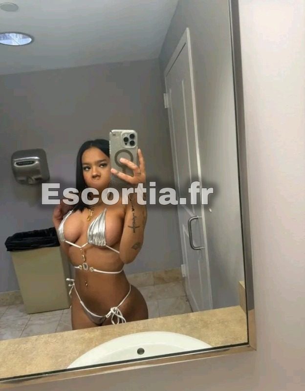 Andrea photo 4