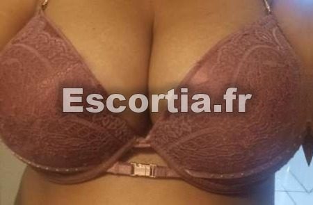 Doline  20mn 60 roses escort Montargis