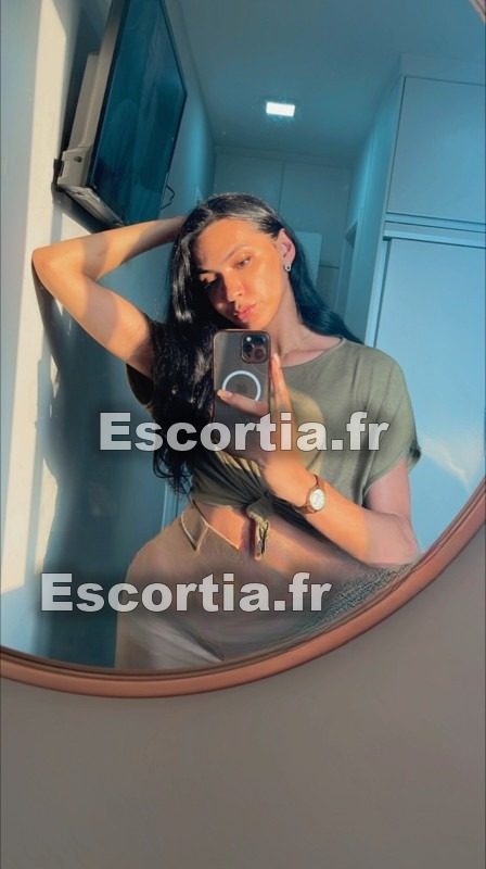 Melina20CmReel escort Paris