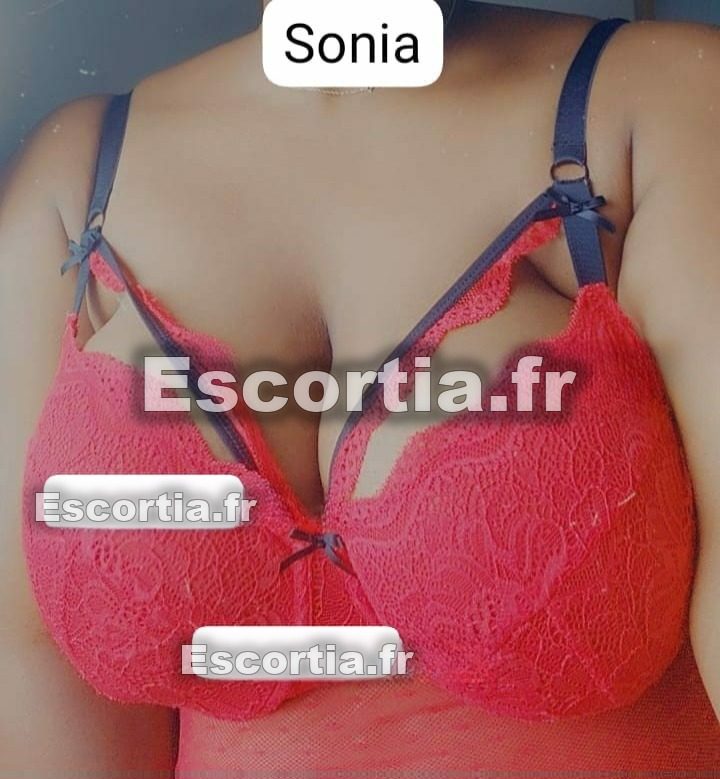 Rose Black sonia escort Avranches