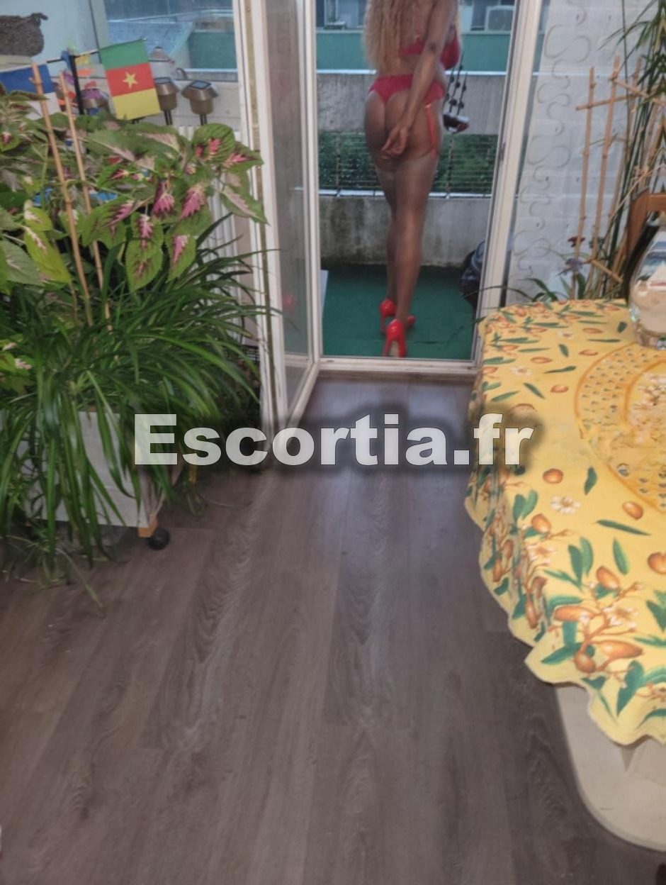 Laura001 escort Dijon