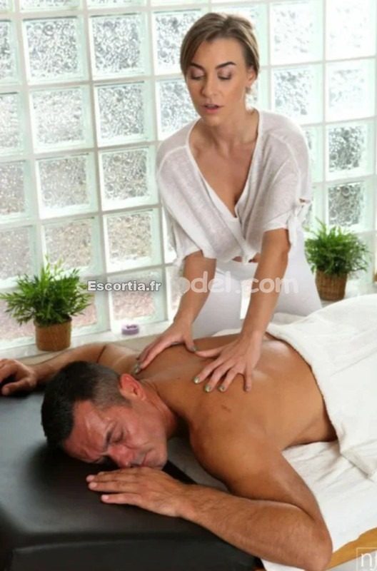 Massage  tantrique et nuru photo 3