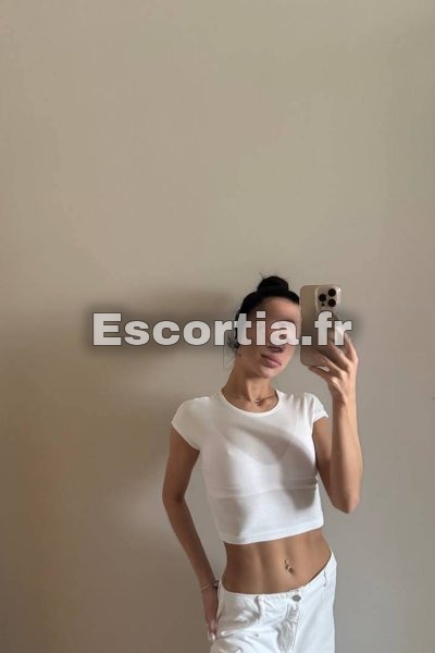 Lila escort Lyon