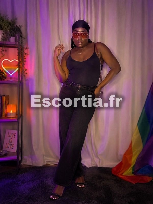 FEMBOY BDSM escort Gennevillers