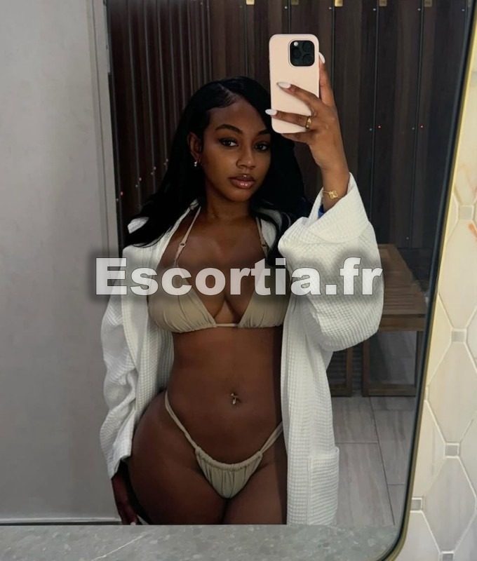 NICOL escort Argenteuil