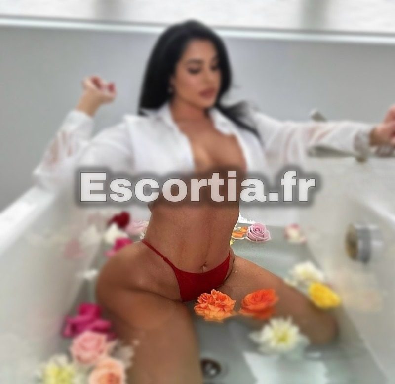 Laura VIP photo 2