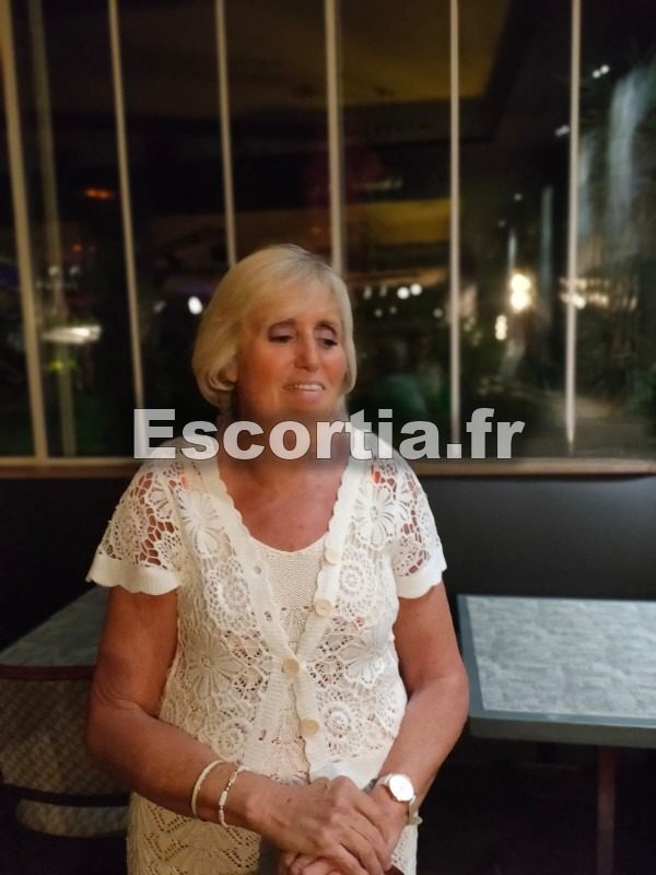 estelle150 photo 4