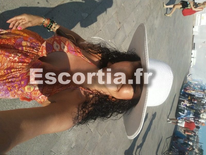 Belinda sexy et naturelle photo 5